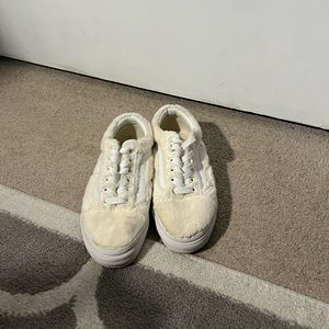 VANS Old Skool Sherpa Faux Fur White Women's Low Top Lace Up Sneaker